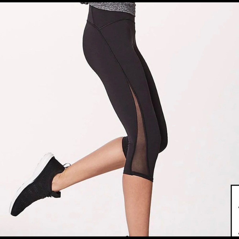 Lululemon black Capri 17” size 4 luxtreme four way stretch hugged fit.